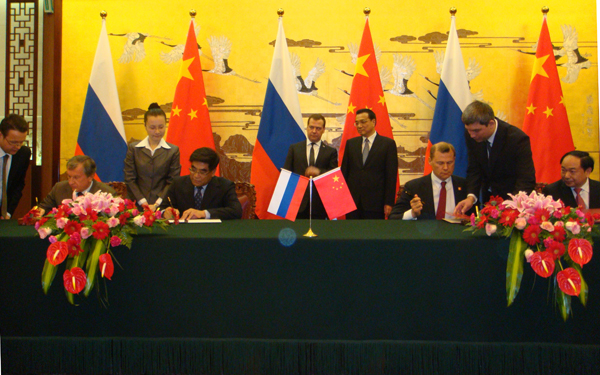 在形成園區(qū)化的同時加強(qiáng)與海外石化行業(yè)的深度合作是方向之一 在形成園區(qū)化的同時加強(qiáng)與海外石化行業(yè)的深度合作是方向之一